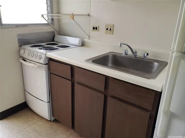$1,200 | 1812 Puowaina Drive, Unit 301, Honolulu, HI 96813