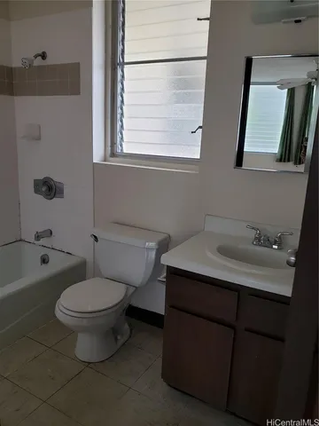 $1,200 | 1812 Puowaina Drive, Unit 301, Honolulu, HI 96813