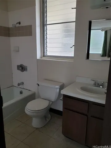 $1,200 | 1812 Puowaina Drive, Unit 301, Honolulu, HI 96813
