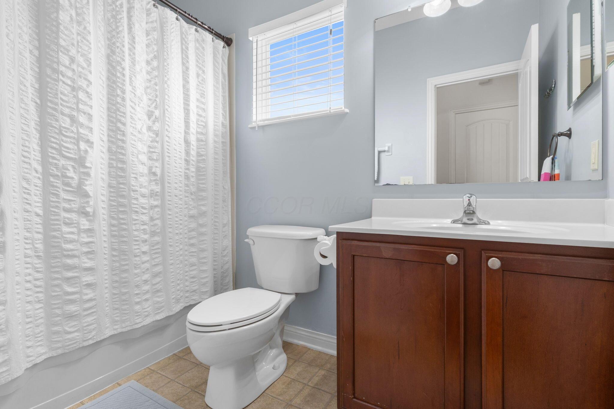5658 Wexler Road Dublin, OH 43016 - Photo 37 of 54 Upper Hall Bathroom