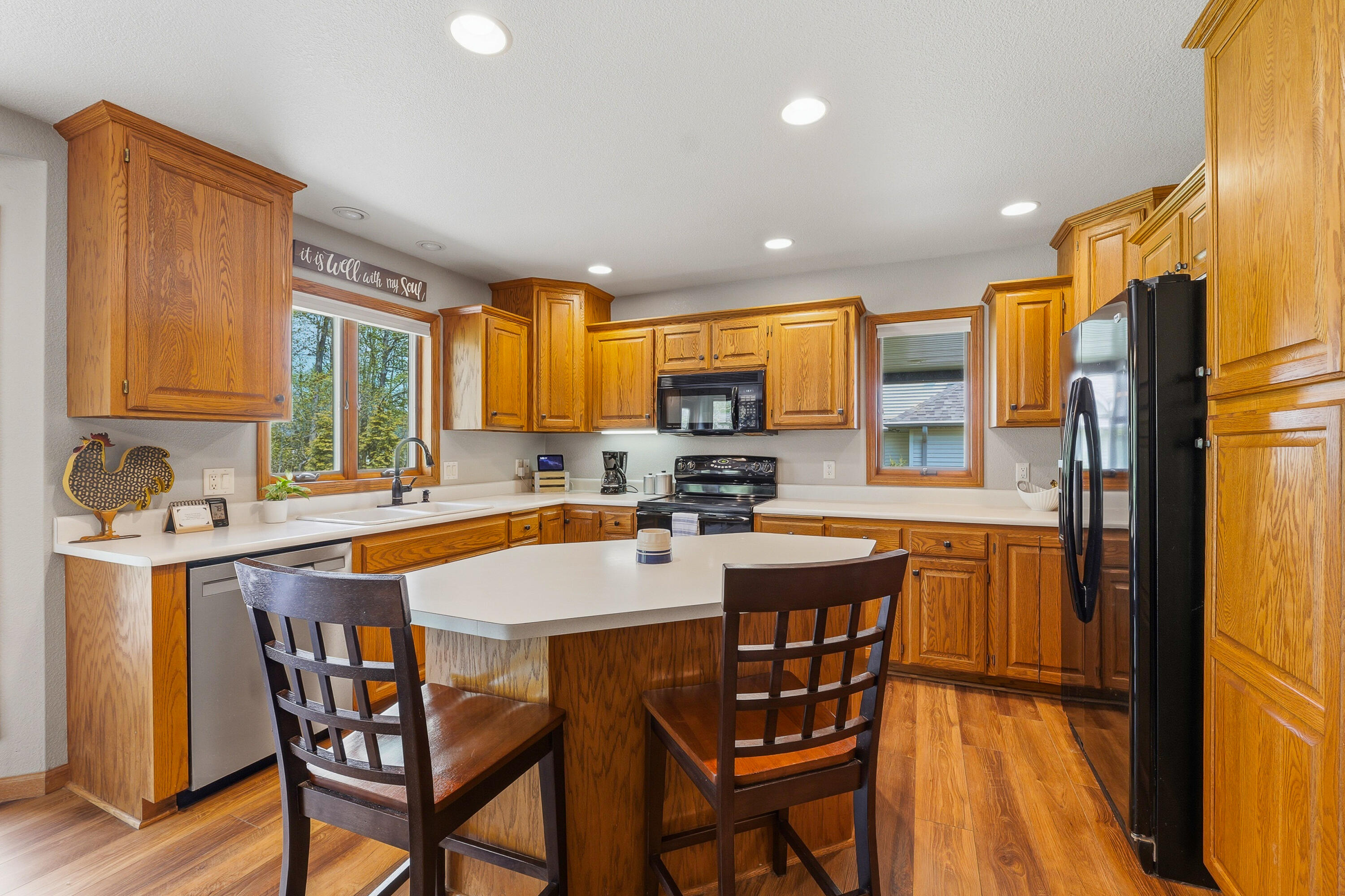 1616 Sandstone Lane Howards Grove, WI 53083 - Photo 3 of 47 Kitchen