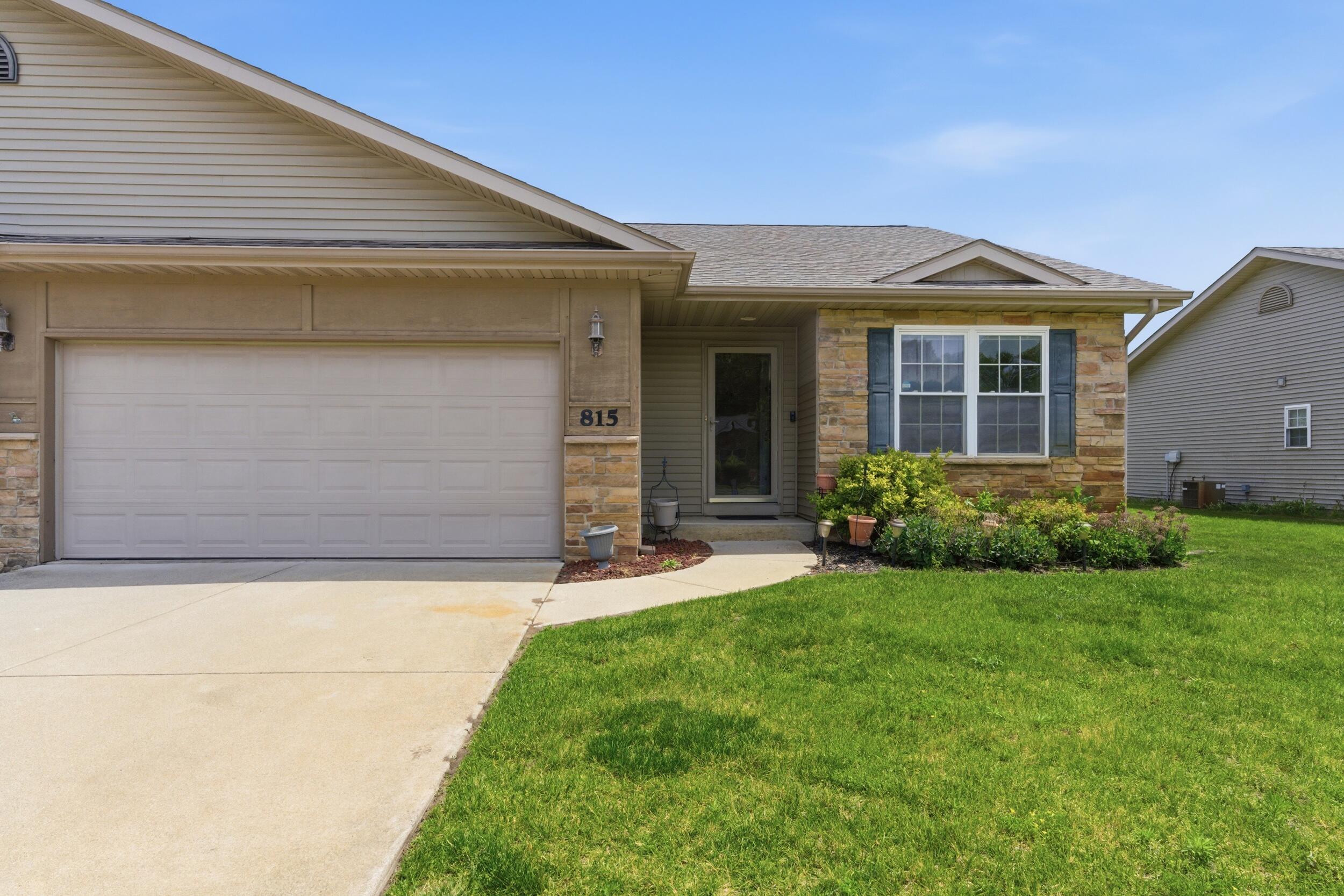 815 Daisy Circle Northeast Demotte, IN 46310 - Photo 1 of 1 2500x1667