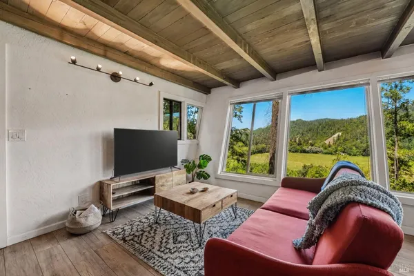 $599,000 | 11688 Oak Road, Forestville, CA 95436