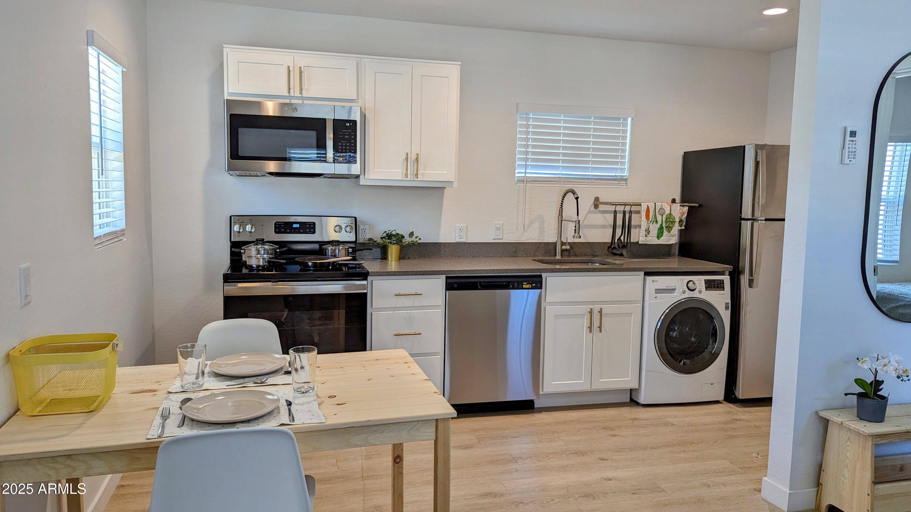 1620 East Apache Boulevard, Unit 1030 Tempe, AZ 85281 - Photo 2 of 8 Dining and Kitchen