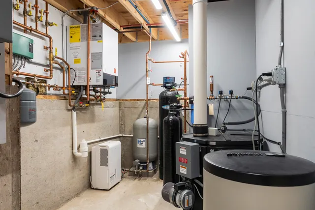 $1,590,000 | 862 West Neck Road, Nobleboro, ME 04555