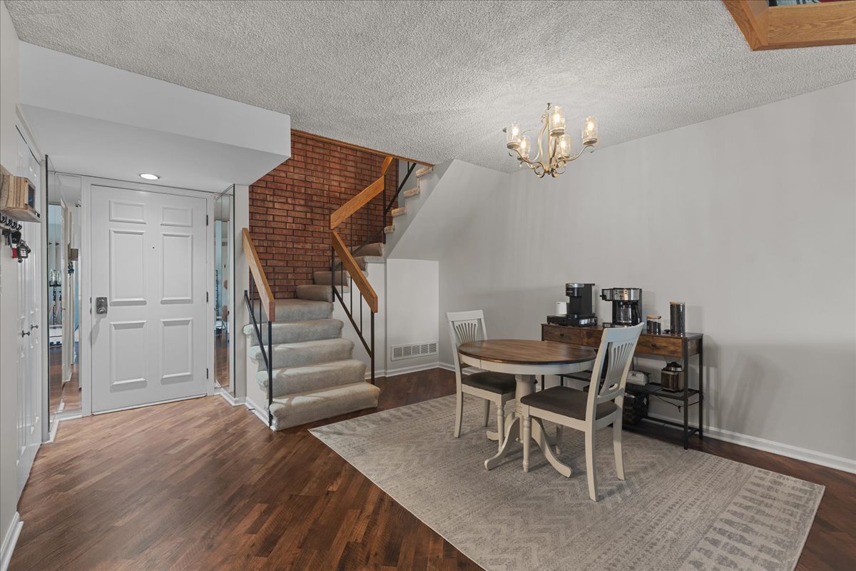 706 Waukegan Road, Unit 403C Glenview, IL 60025 - Photo 6 of 30