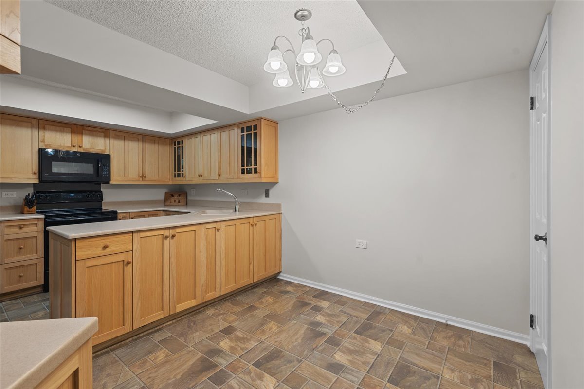 706 Waukegan Road, Unit 403C Glenview, IL 60025 - Photo 8 of 30