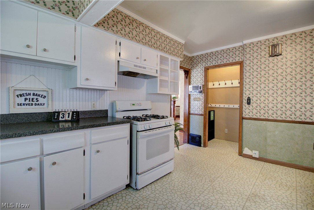 7702 Jameson Road Parma, OH 44129 - Photo 10 of 30