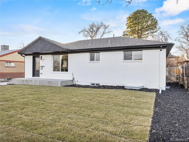 a view of a house with a backyard