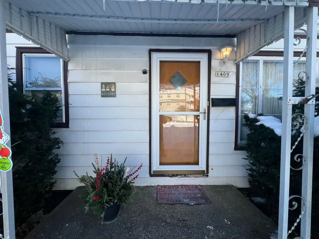 $250,000 | 1409 West Custer Avenue, Milwaukee, WI 53209