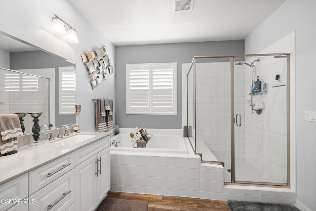 417 White Bark Lane Simi Valley, CA 93065 - Photo 20 of 30 a bathroom with a tub sink and mirror