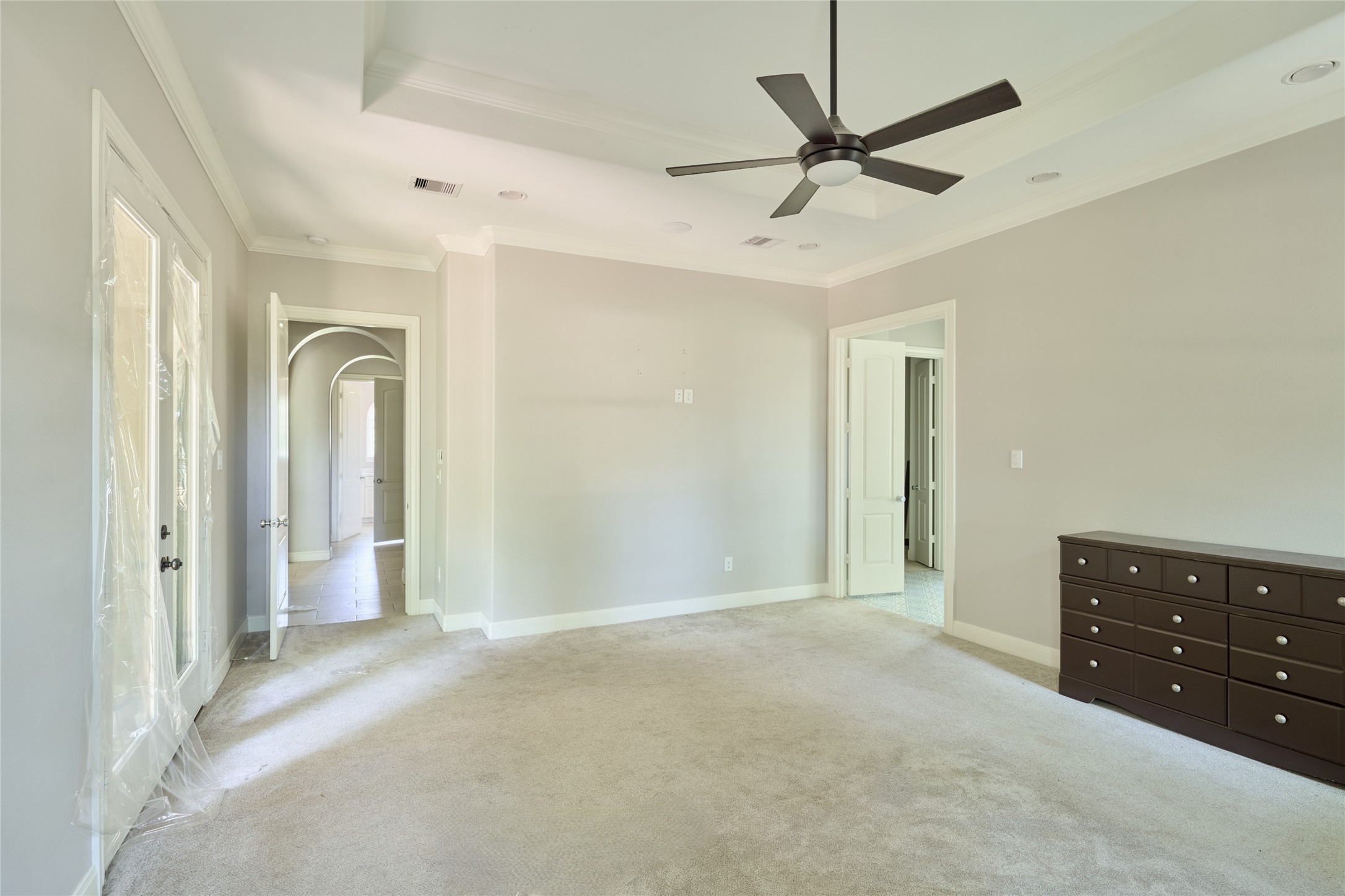 28526 Riverside Crest Lane Houston, TX 77336 - Photo 14 of 36 a view of a livingroom with a ceiling fan & a ceiling fan