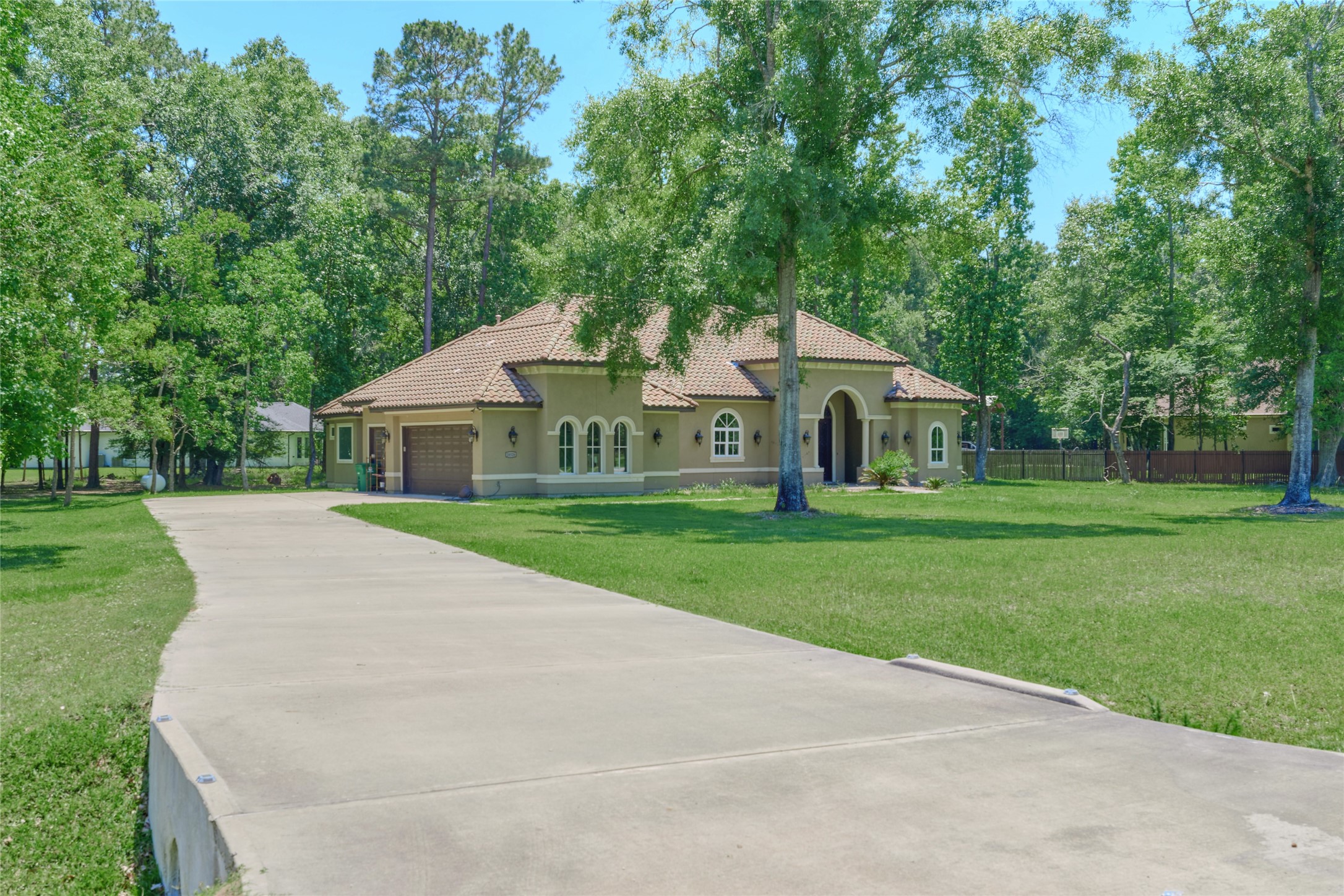 28526 Riverside Crest Lane Houston, TX 77336 - Photo 3 of 36 a front view of a house with garden