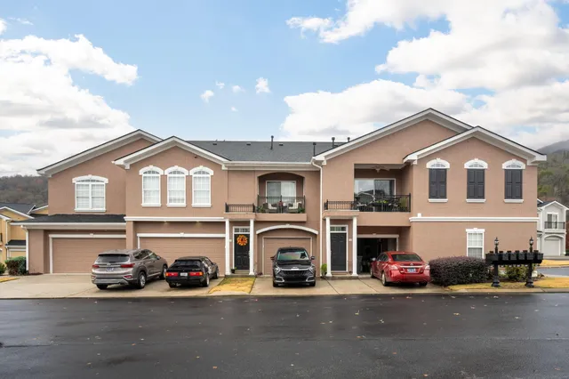 $250,000 | 606 Renaissance Court, Chattanooga, TN 37419