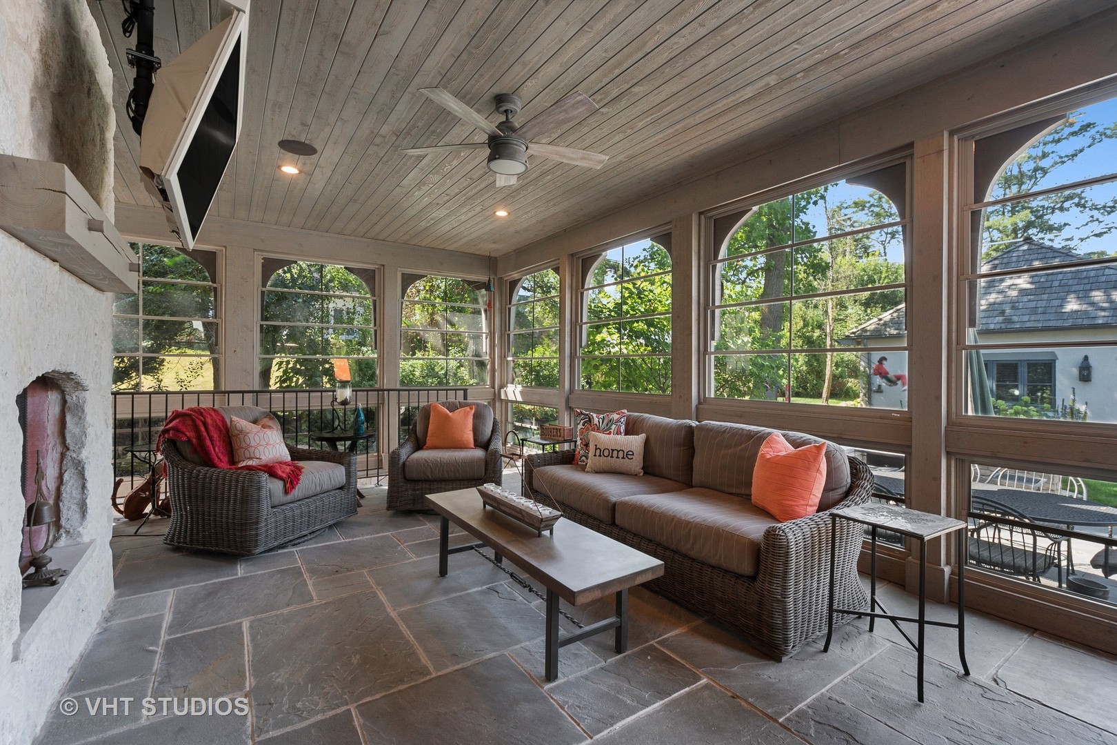 636 South Division Street Barrington, IL 60010 - Photo 17 of 47