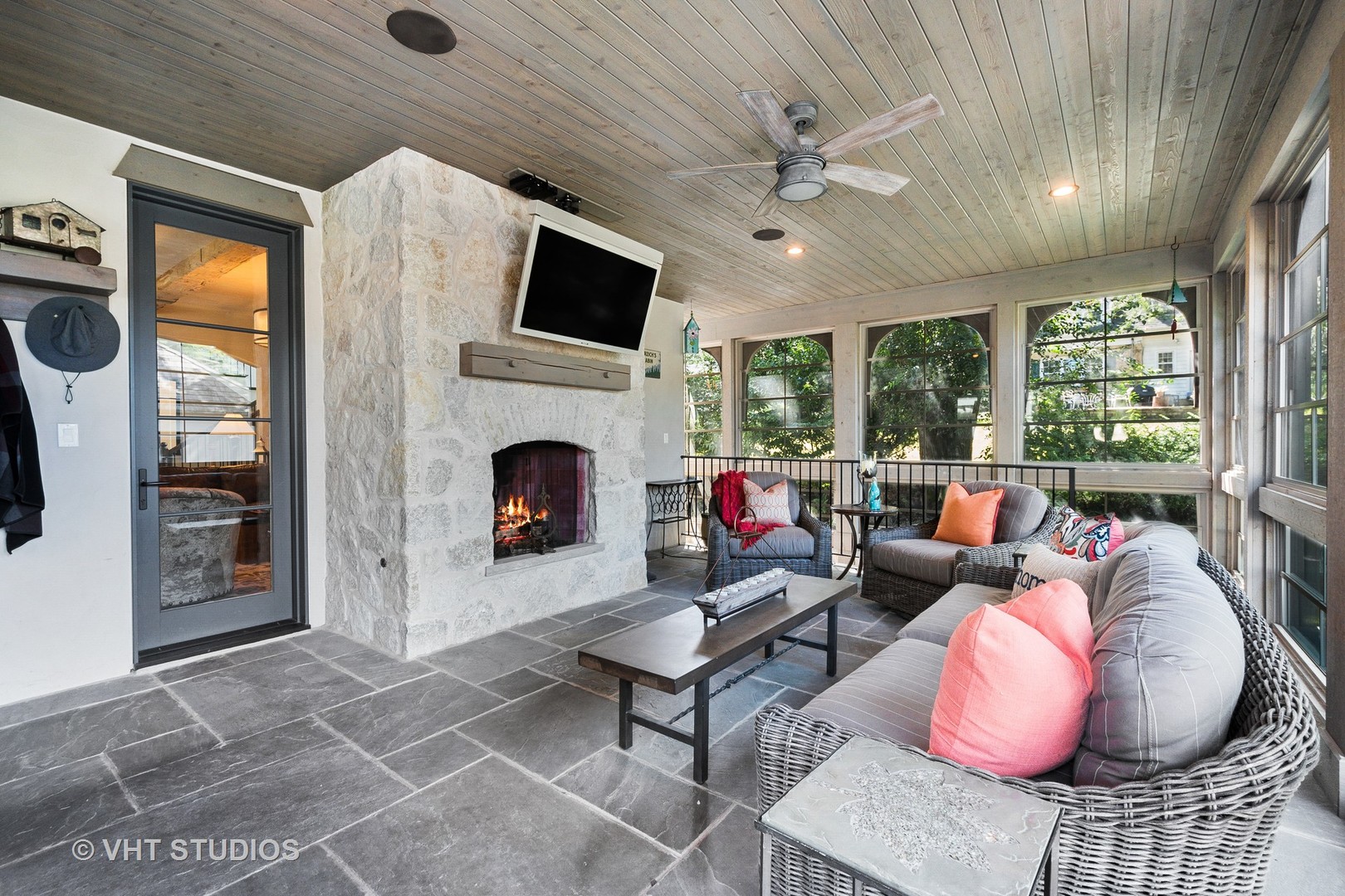 636 South Division Street Barrington, IL 60010 - Photo 18 of 47