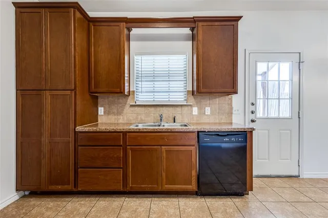 $1,500 | 1001 East College Avenue, Princeton, TX 75407