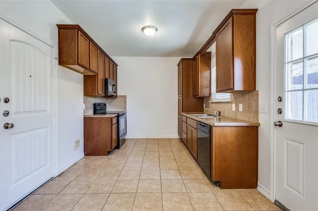 $1,500 | 1001 East College Avenue, Princeton, TX 75407