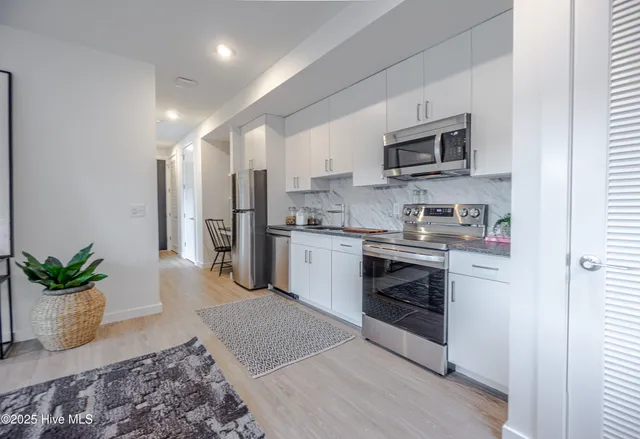 $1,350 | 1102 Castle Street, Unit 306, Wilmington, NC 28401