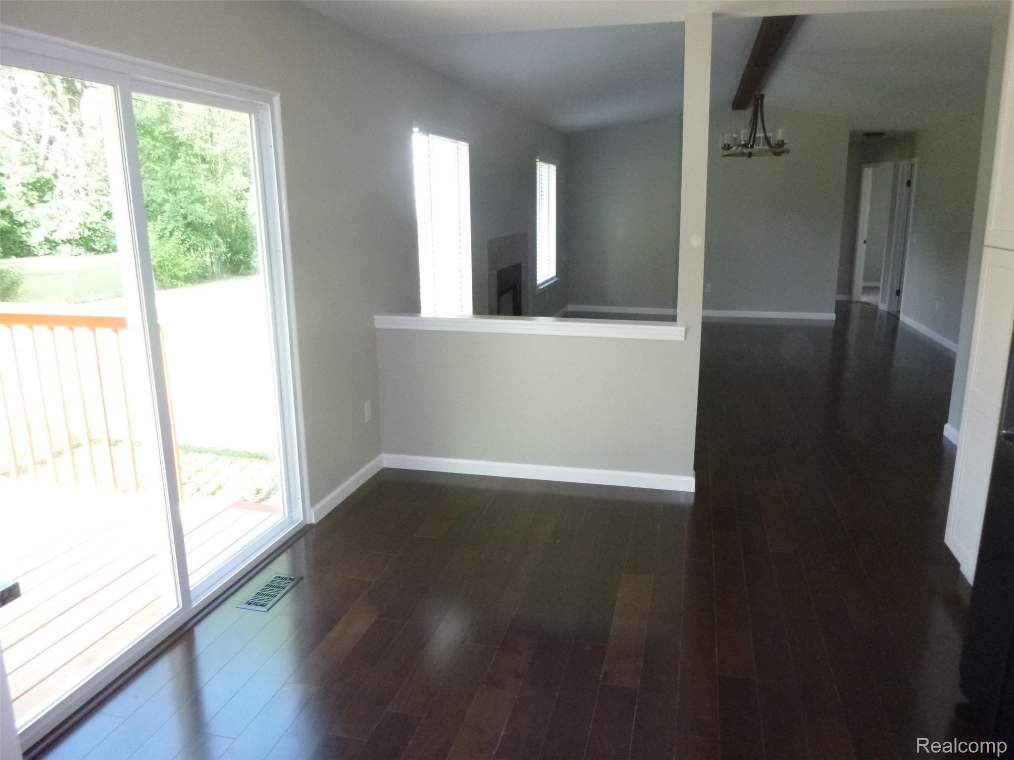1814 Henbert Road West Bloomfield, MI 48324 - Photo 10 of 24 P1260096_52623.JPG