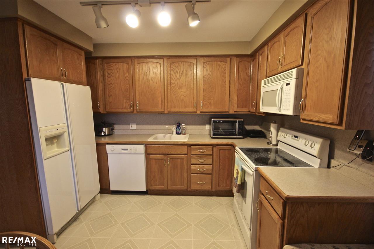 17952 Rainbow Road Fraser, MI 48026 - Photo 3 of 37 31305940-2.JPG