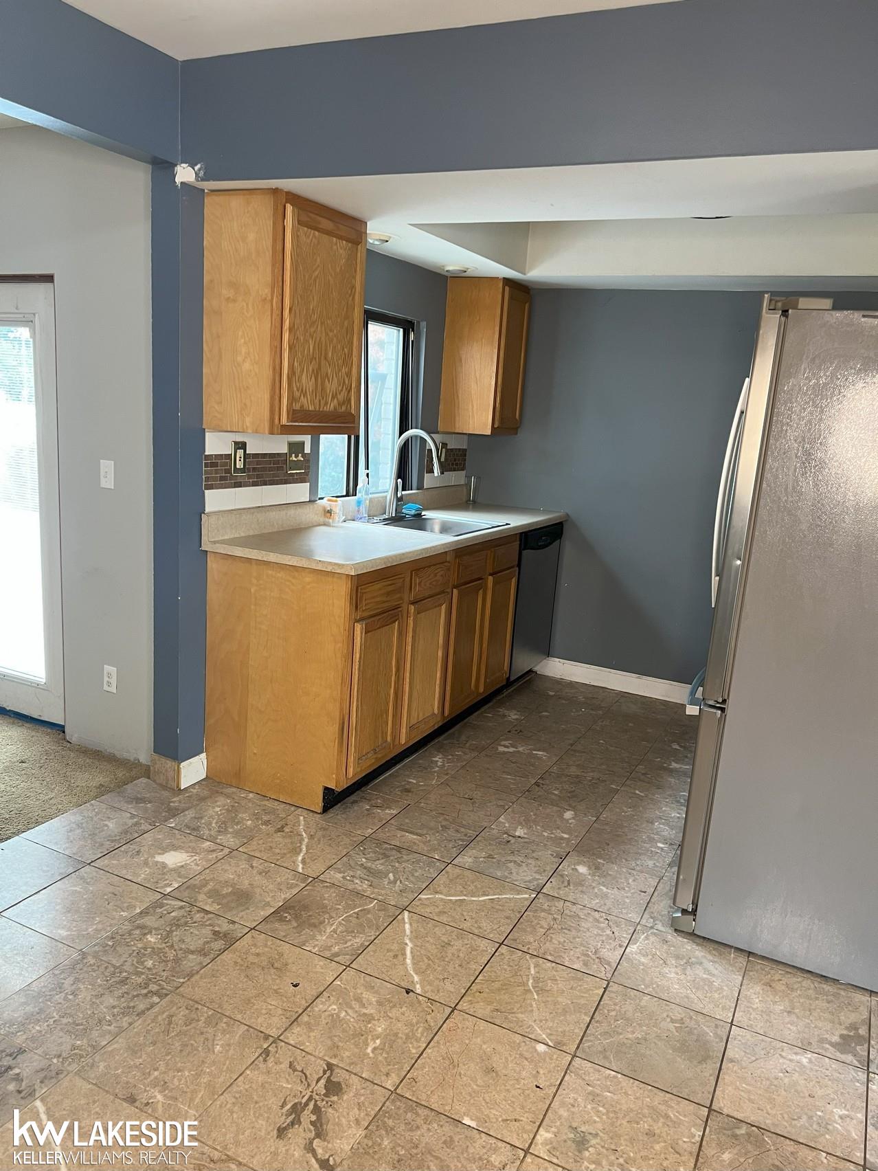 4719 East 12 Mile Road Warren, MI 48092 - Photo 5 of 21 50181536-bfb274f3-cabd-4dc6-b27a-bbee35c97837.JPG