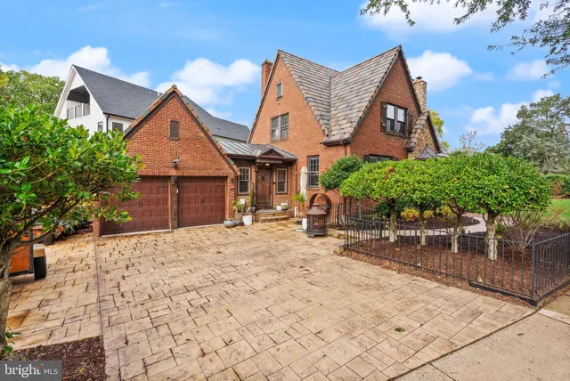 $2,500,000 | 1520 North Highland Street, Arlington, VA 22201