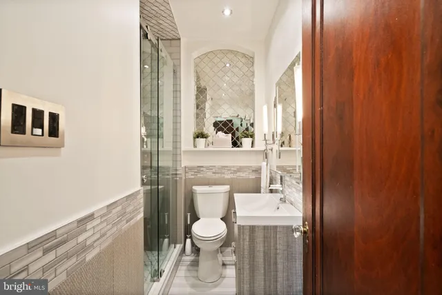 $2,500,000 | 1520 North Highland Street, Arlington, VA 22201