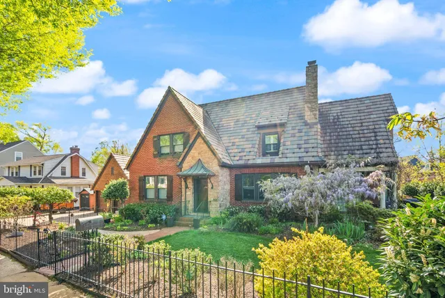 $2,500,000 | 1520 North Highland Street, Arlington, VA 22201