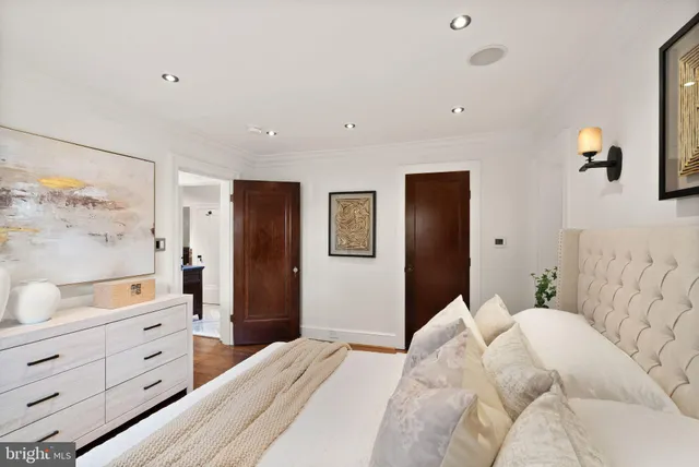 $2,500,000 | 1520 North Highland Street, Arlington, VA 22201