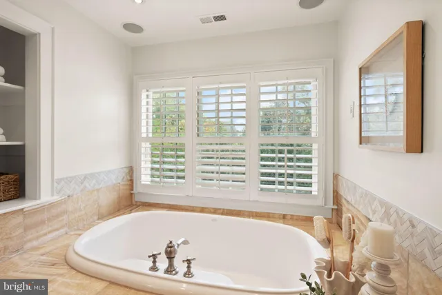 $2,500,000 | 1520 North Highland Street, Arlington, VA 22201