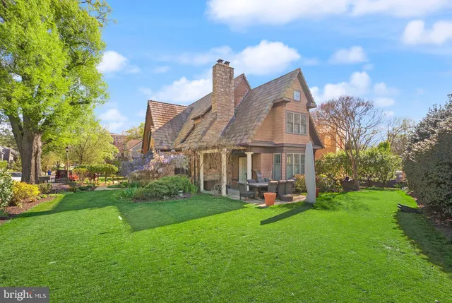 $2,500,000 | 1520 North Highland Street, Arlington, VA 22201