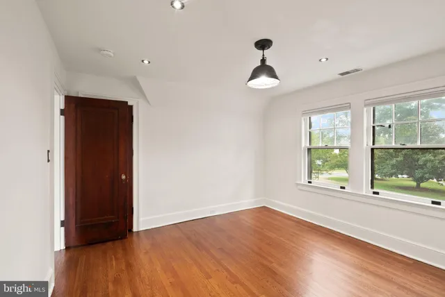 $2,500,000 | 1520 North Highland Street, Arlington, VA 22201