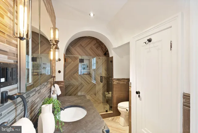 $2,500,000 | 1520 North Highland Street, Arlington, VA 22201