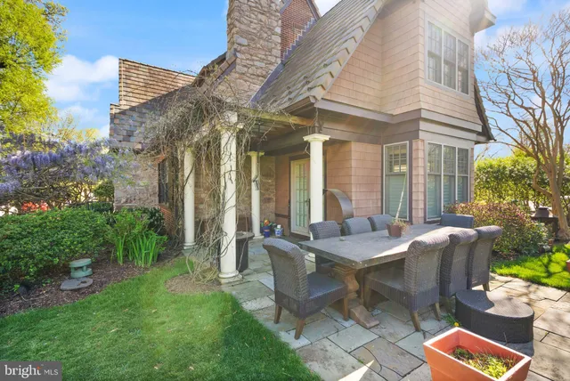 $2,500,000 | 1520 North Highland Street, Arlington, VA 22201