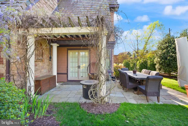 $2,500,000 | 1520 North Highland Street, Arlington, VA 22201