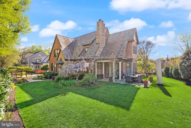 $2,500,000 | 1520 North Highland Street, Arlington, VA 22201