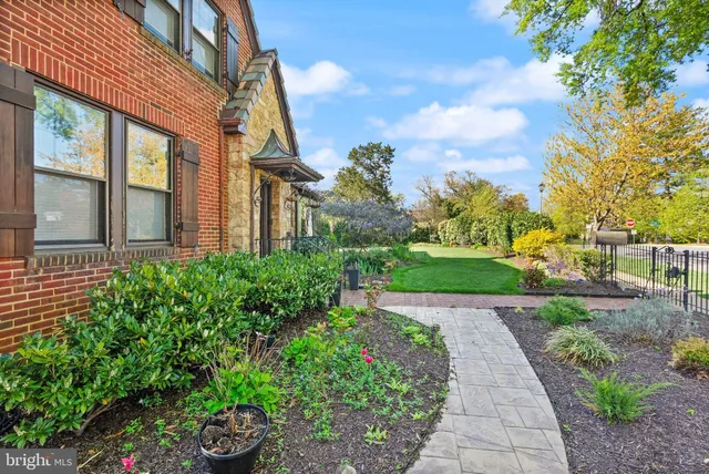 $2,500,000 | 1520 North Highland Street, Arlington, VA 22201