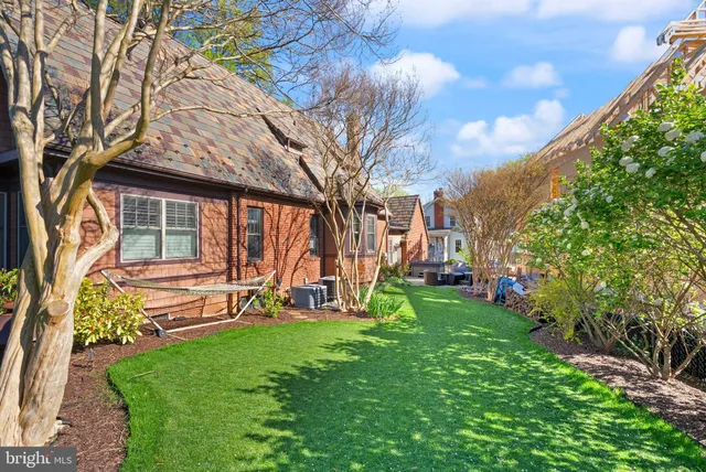 $2,500,000 | 1520 North Highland Street, Arlington, VA 22201