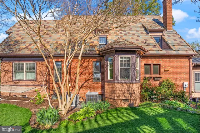 $2,500,000 | 1520 North Highland Street, Arlington, VA 22201