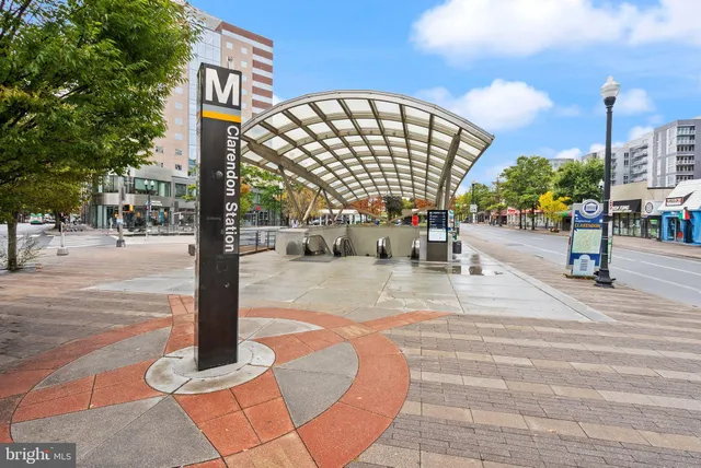 $2,500,000 | 1520 North Highland Street, Arlington, VA 22201