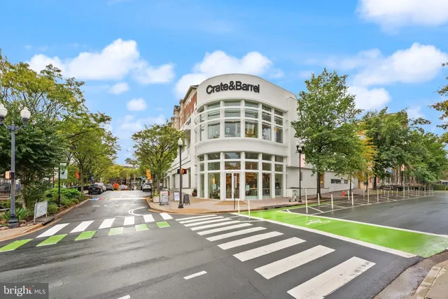 $2,500,000 | 1520 North Highland Street, Arlington, VA 22201