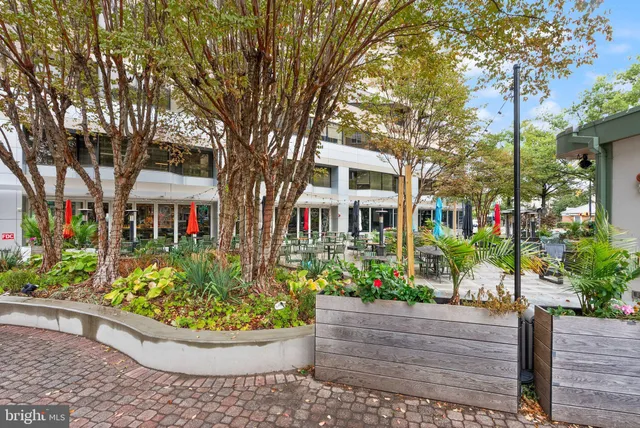 $2,500,000 | 1520 North Highland Street, Arlington, VA 22201