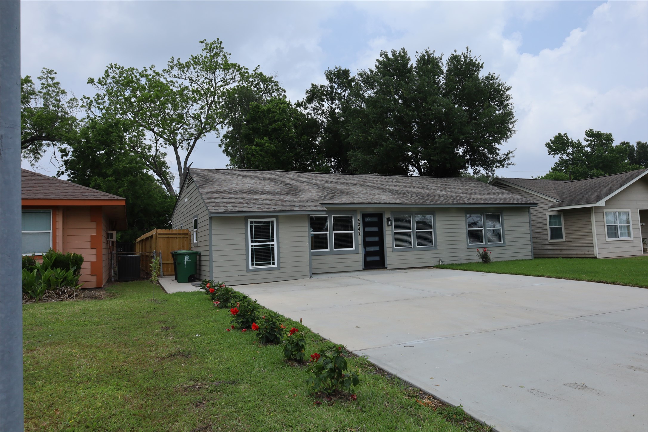 4047 Juliet Street Houston, TX 77087 - Photo 2 of 38 a front view of house with yard and trees