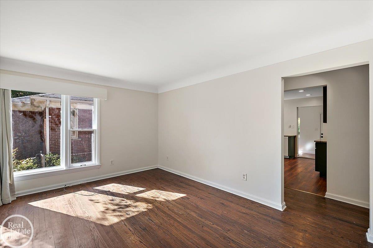 18921 Moon Street Detroit, MI 48236 - Photo 12 of 35