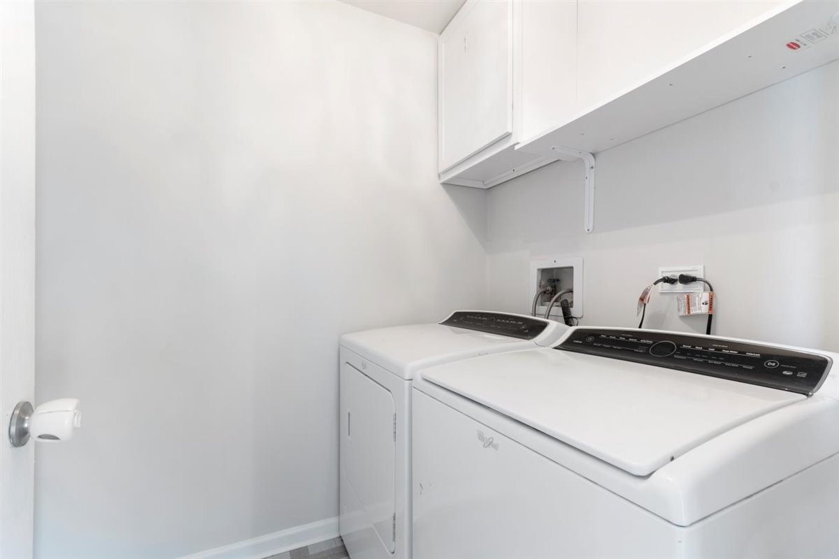 1171 Longford Road Bartlett, IL 60103 - Photo 10 of 22 a utility room with dryer and washer