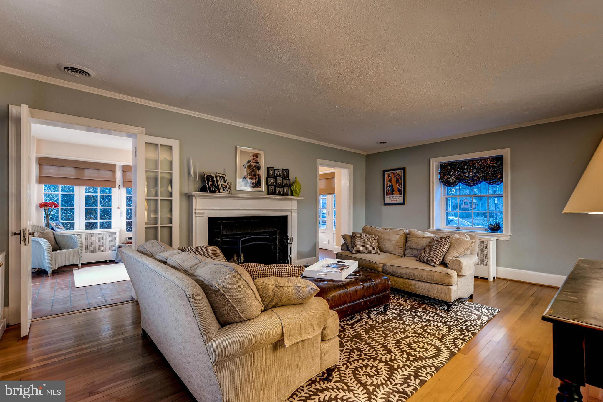 107 St Dunstans Road Baltimore, MD 21212 - Photo 5 of 30 Living Room