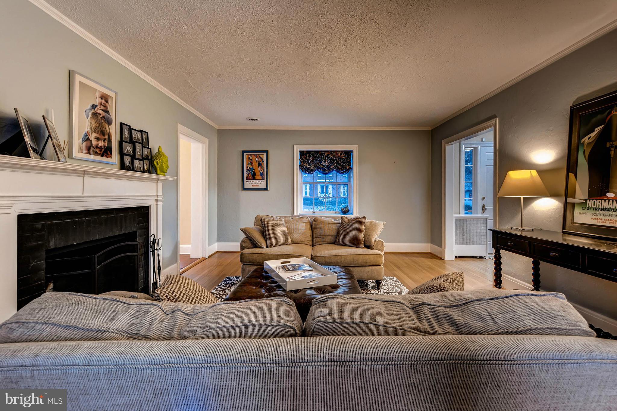 107 St Dunstans Road Baltimore, MD 21212 - Photo 6 of 30 Living Room
