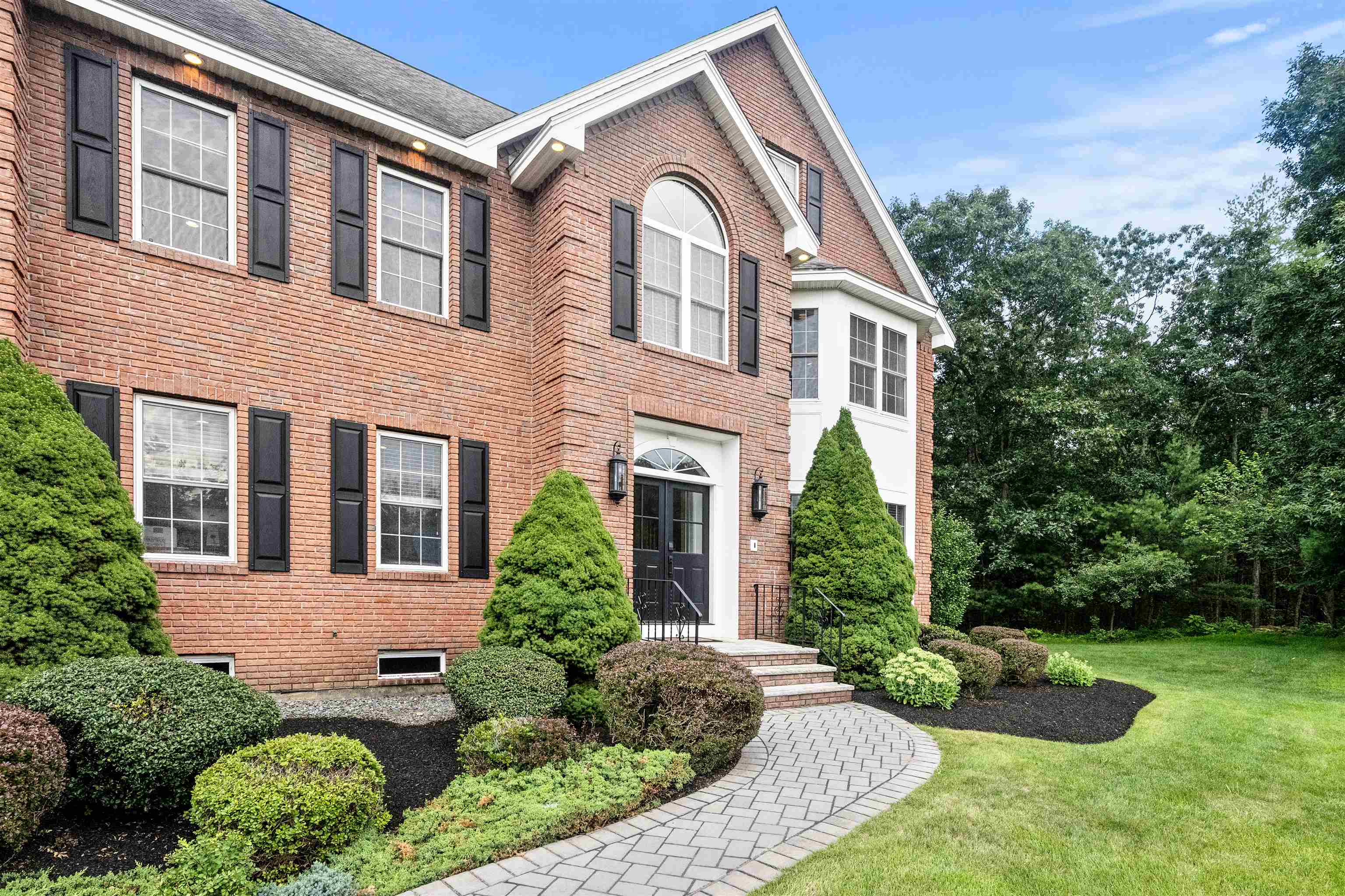 8 Arcadia Lane Salem, NH 03079 - Photo 2 of 55