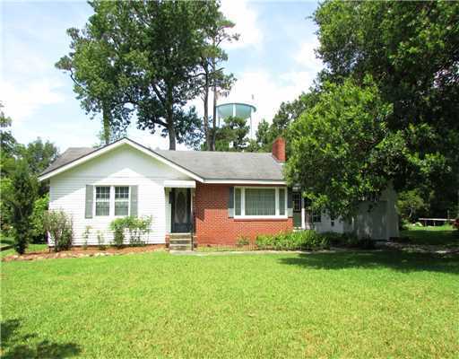 5113 Beardslee Street Moss Point, MS 39563 - Photo 1 of 21 Primary Photo